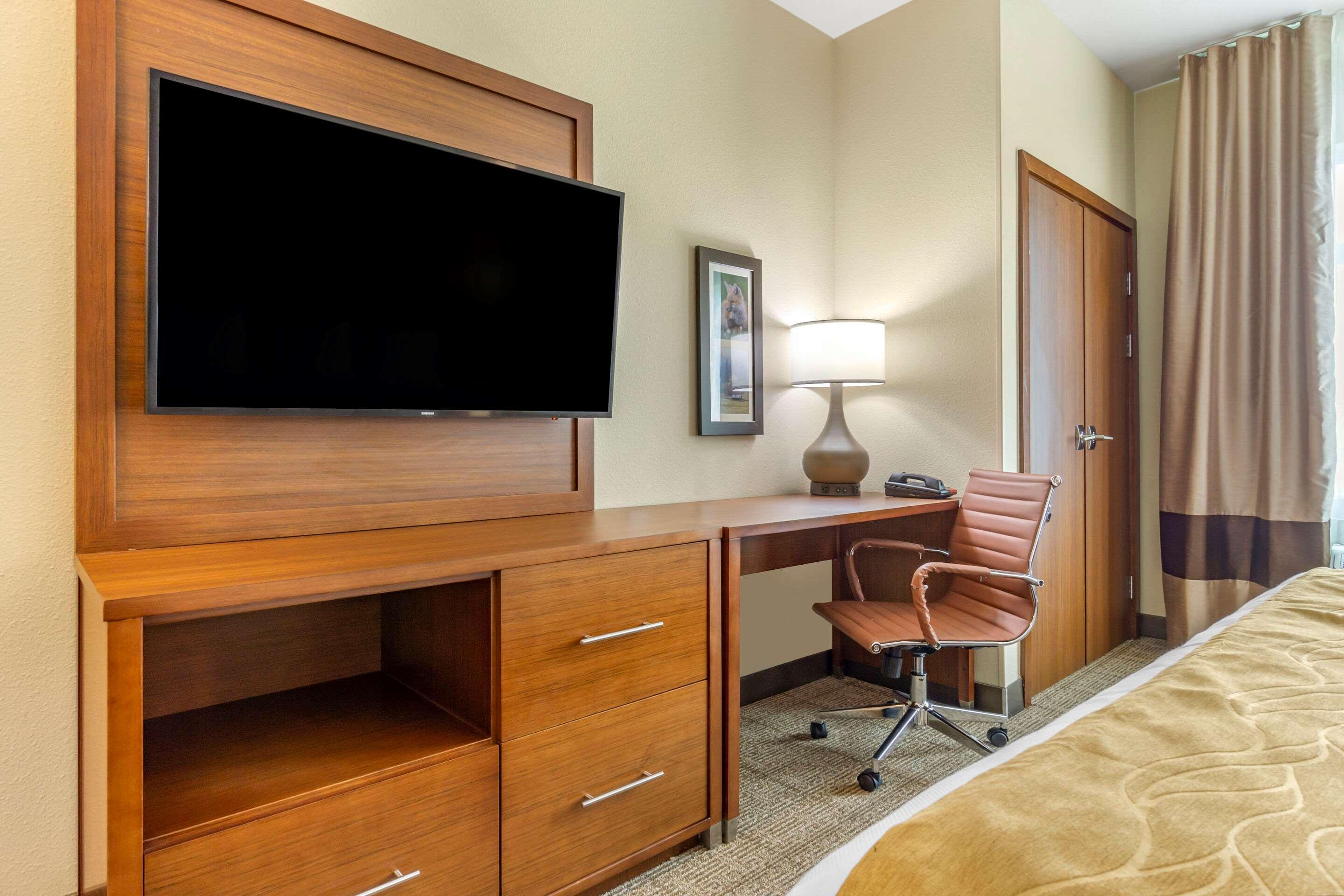 Comfort Inn & Suites Lakewood By Jblm Екстер'єр фото