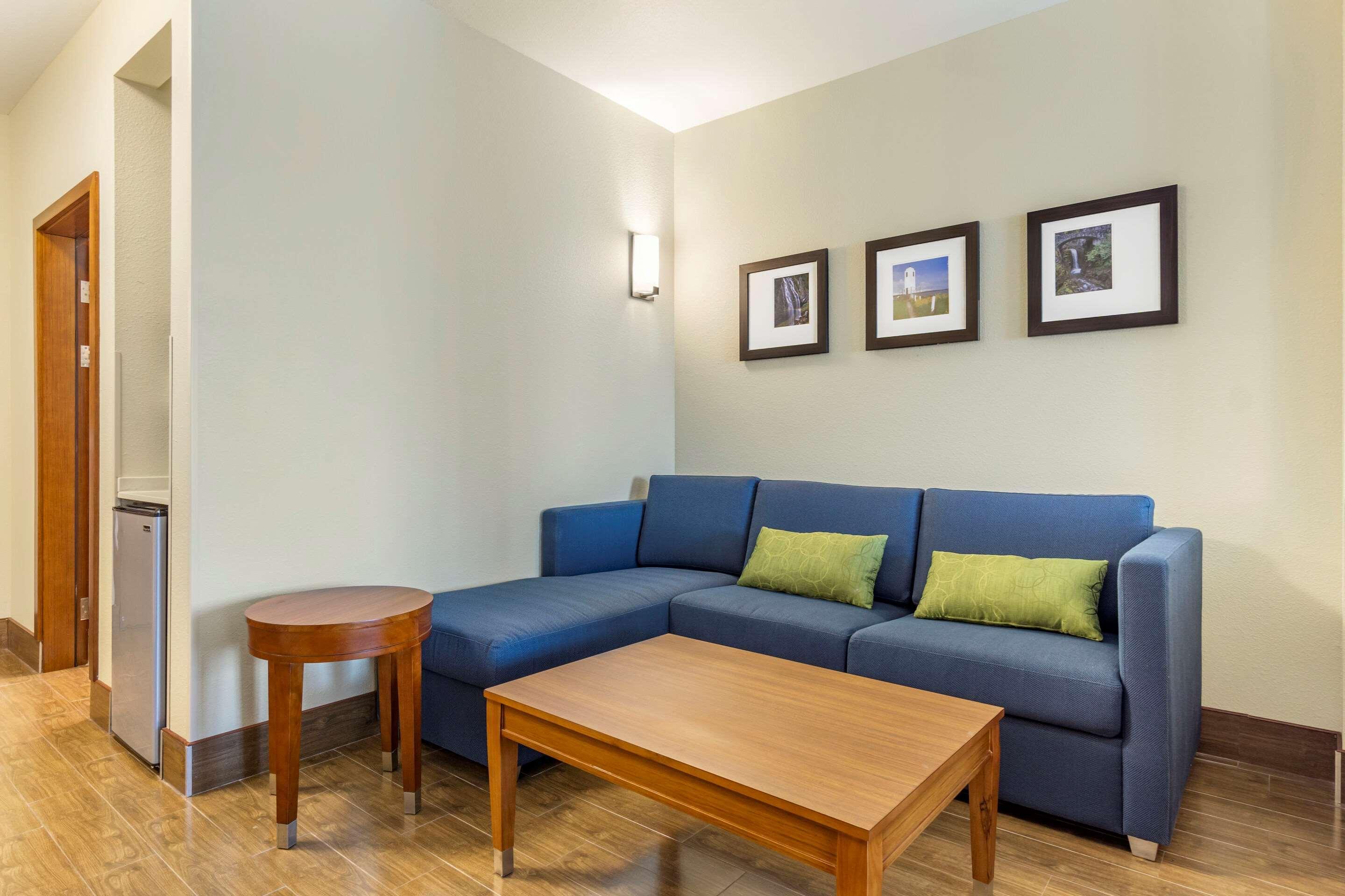 Comfort Inn & Suites Lakewood By Jblm Екстер'єр фото