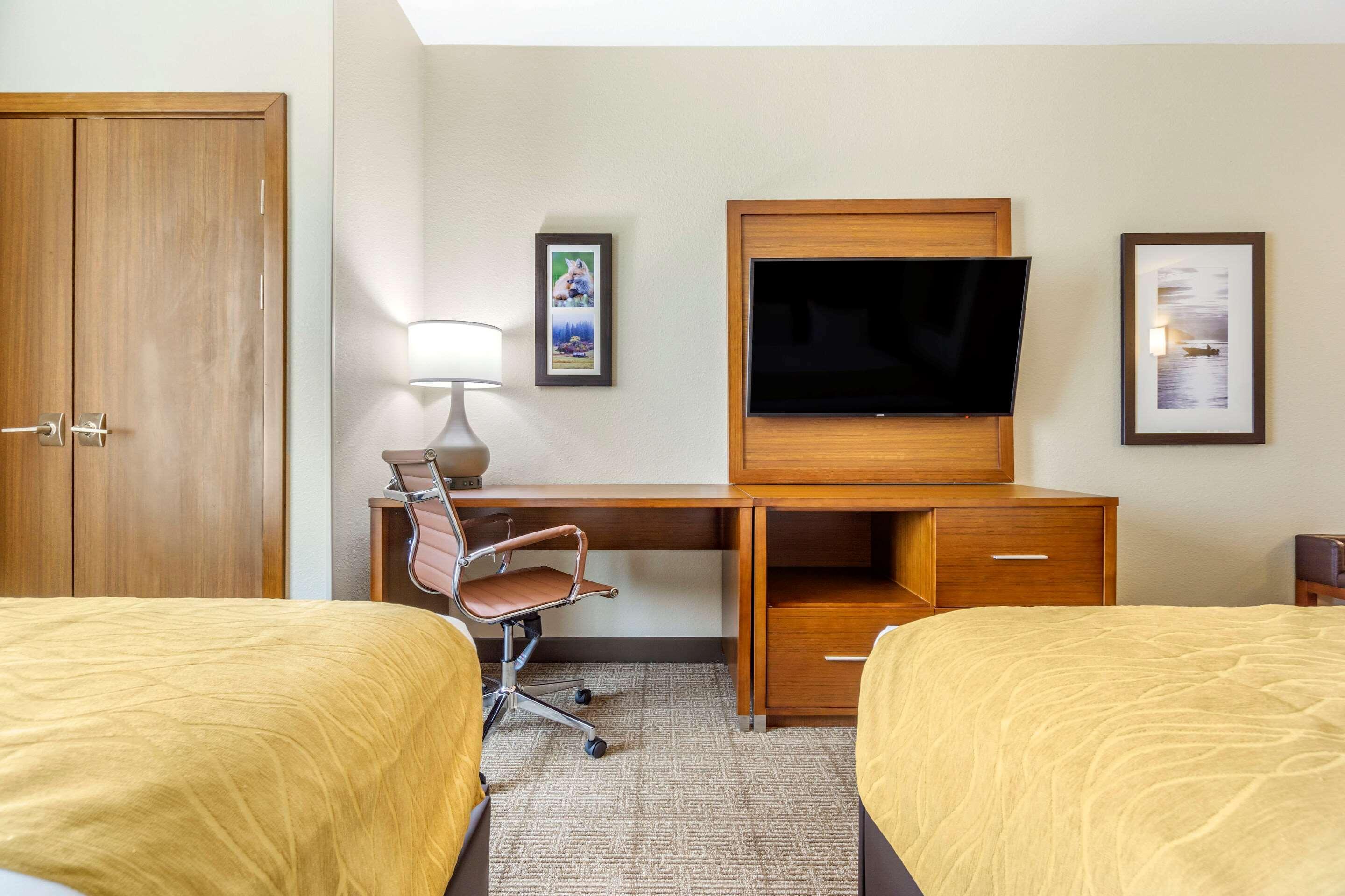 Comfort Inn & Suites Lakewood By Jblm Екстер'єр фото