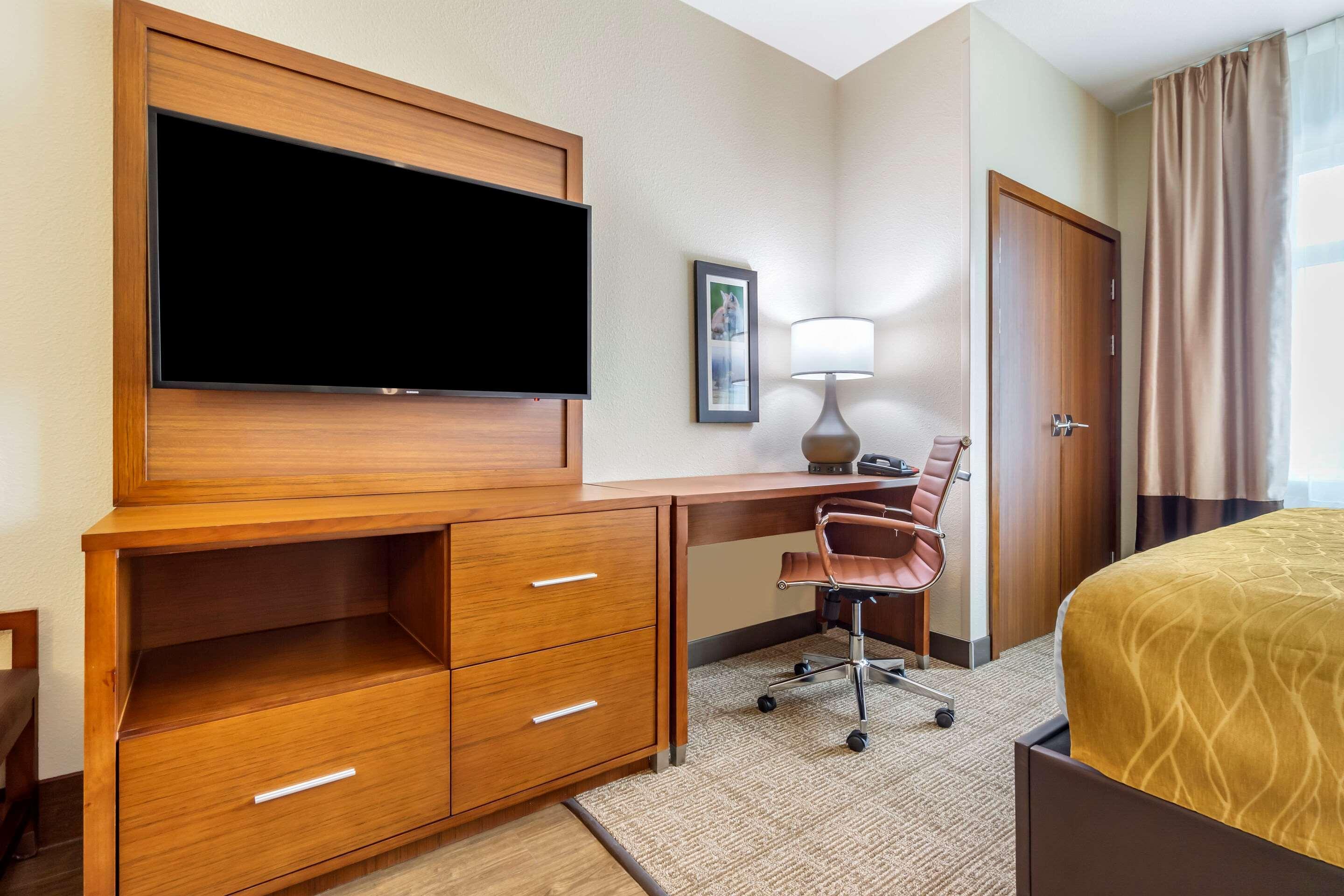 Comfort Inn & Suites Lakewood By Jblm Екстер'єр фото