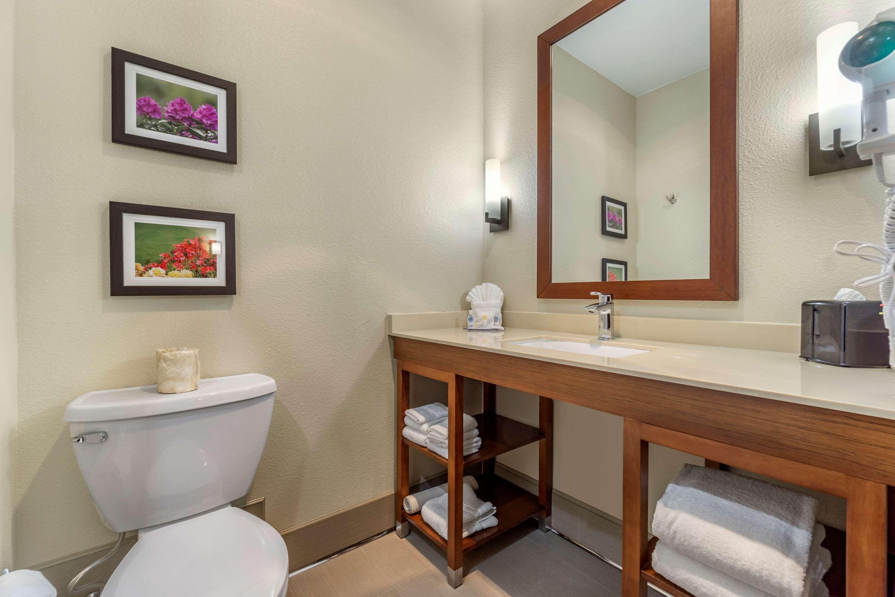 Comfort Inn & Suites Lakewood By Jblm Екстер'єр фото