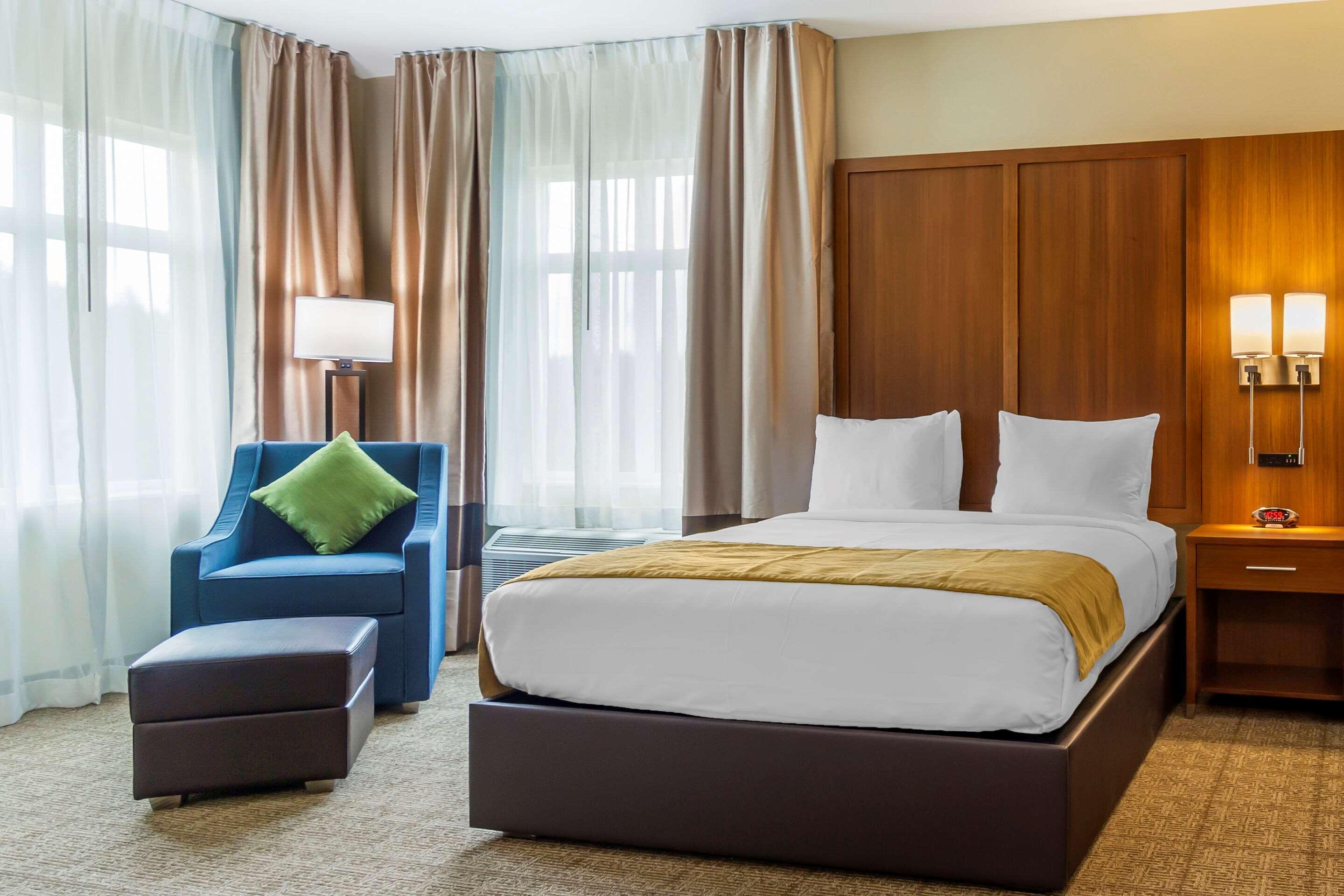 Comfort Inn & Suites Lakewood By Jblm Екстер'єр фото