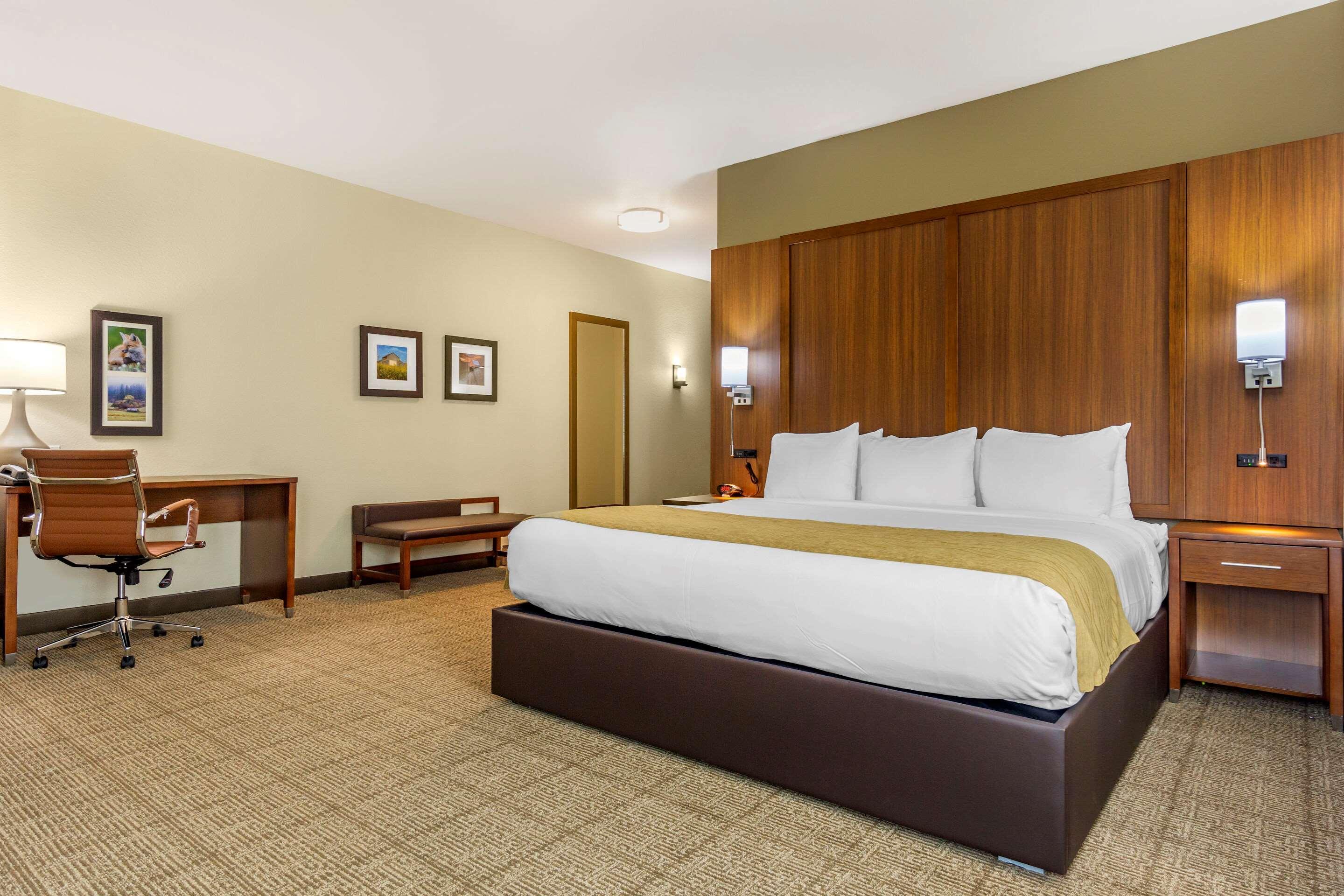 Comfort Inn & Suites Lakewood By Jblm Екстер'єр фото