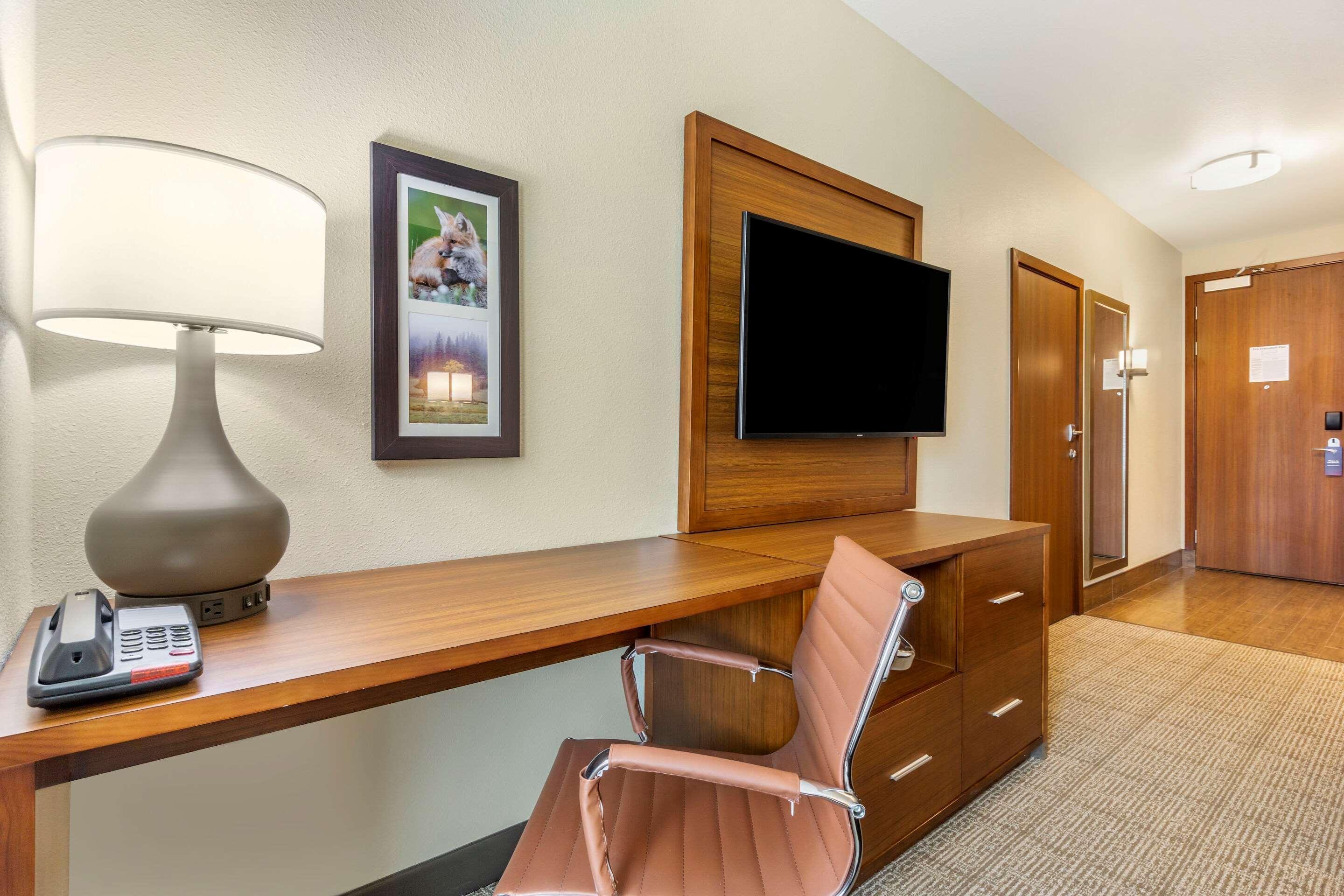 Comfort Inn & Suites Lakewood By Jblm Екстер'єр фото