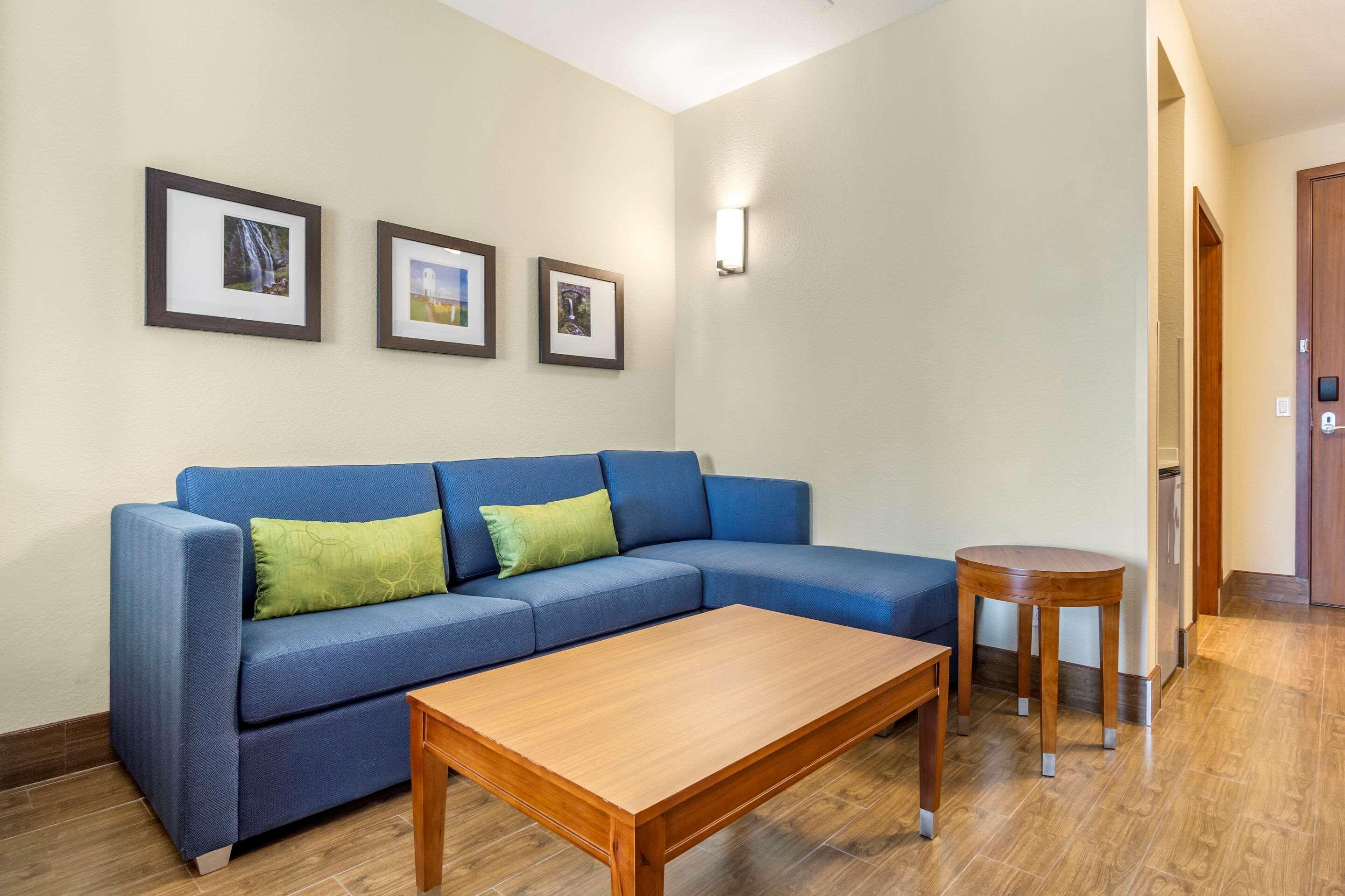 Comfort Inn & Suites Lakewood By Jblm Екстер'єр фото