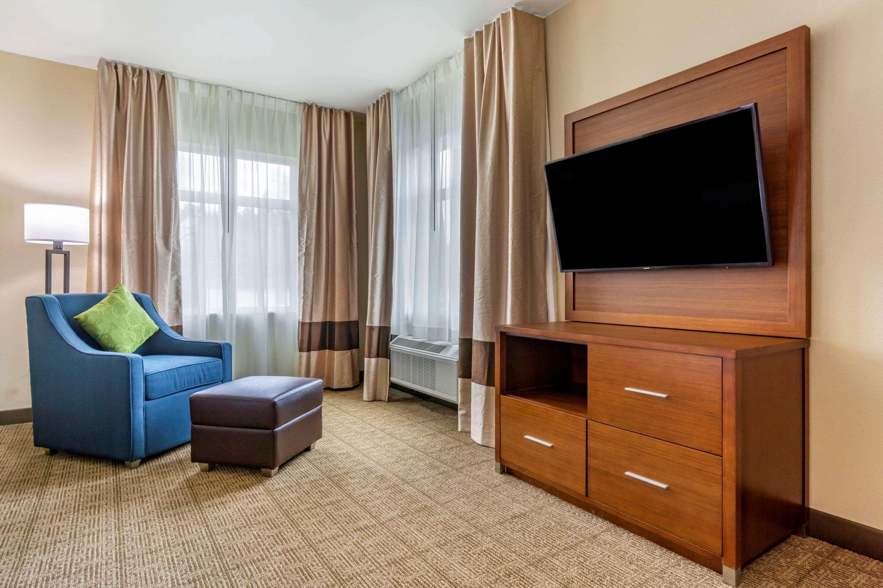Comfort Inn & Suites Lakewood By Jblm Екстер'єр фото